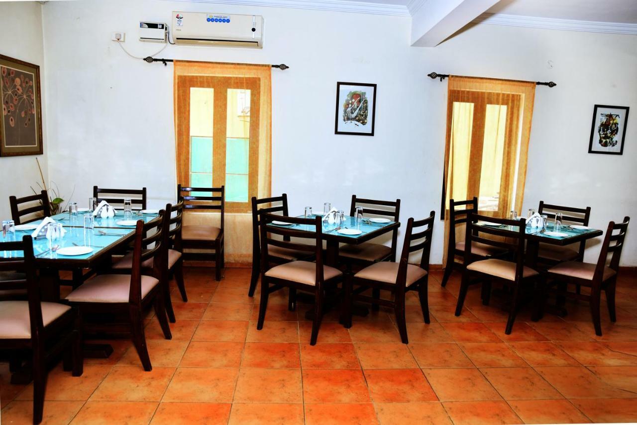 White Square Nirvana, Parra Mapusa Extérieur photo